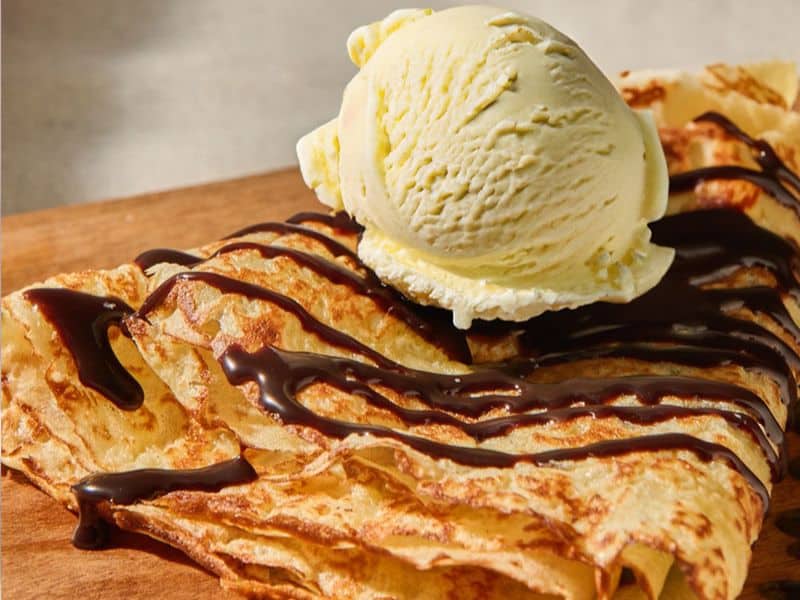 crep con chocolate y helado