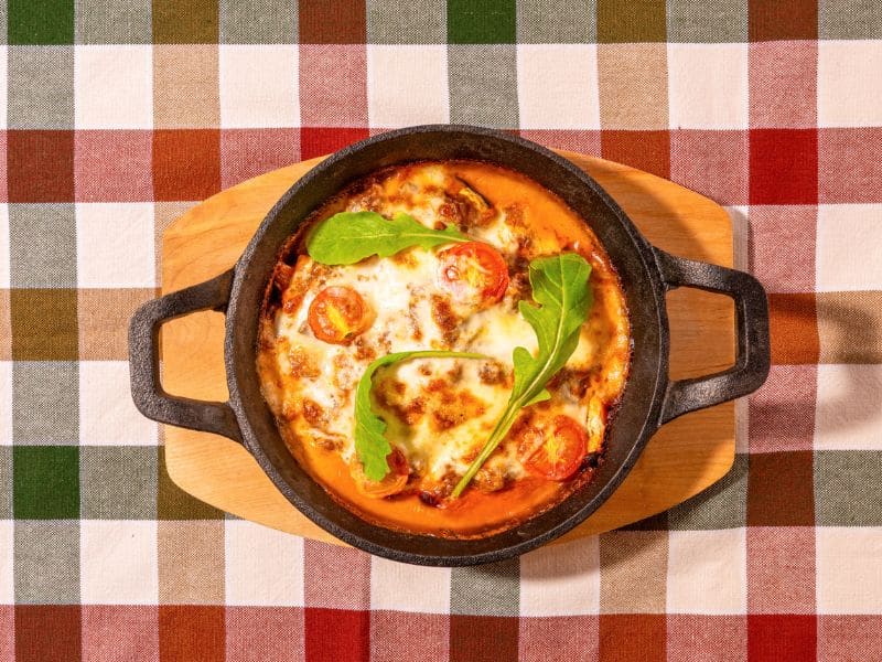 Musaka de berenjena y carne: ¿Qué es y cómo prepararla?